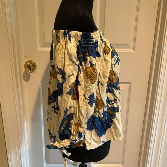 Floral off the shoulder top - Picture 2 of 5